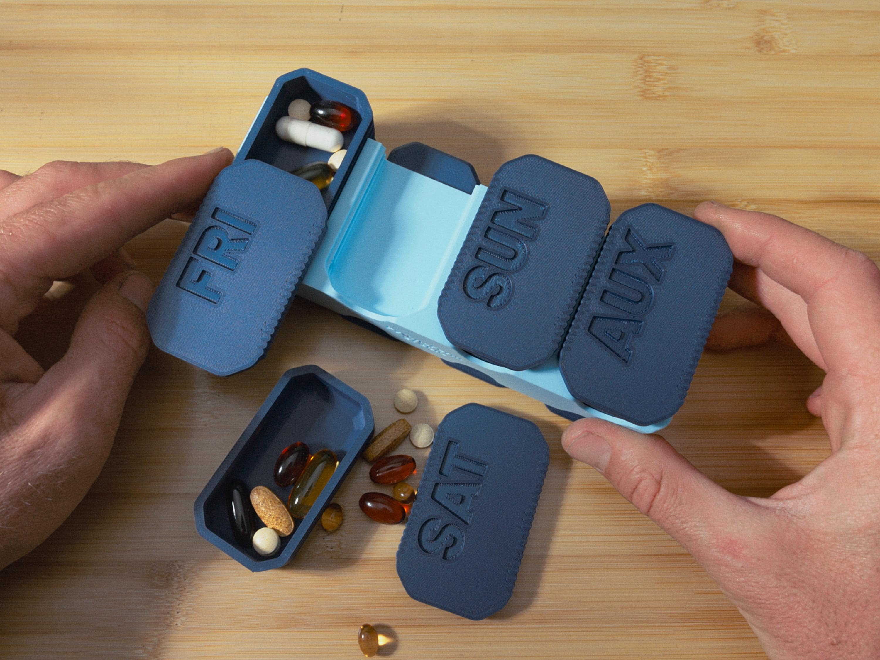 7 Day Pill Organizer | Weekly Pill Box with Removable Daily Capsules | Grab & Go Dispenser