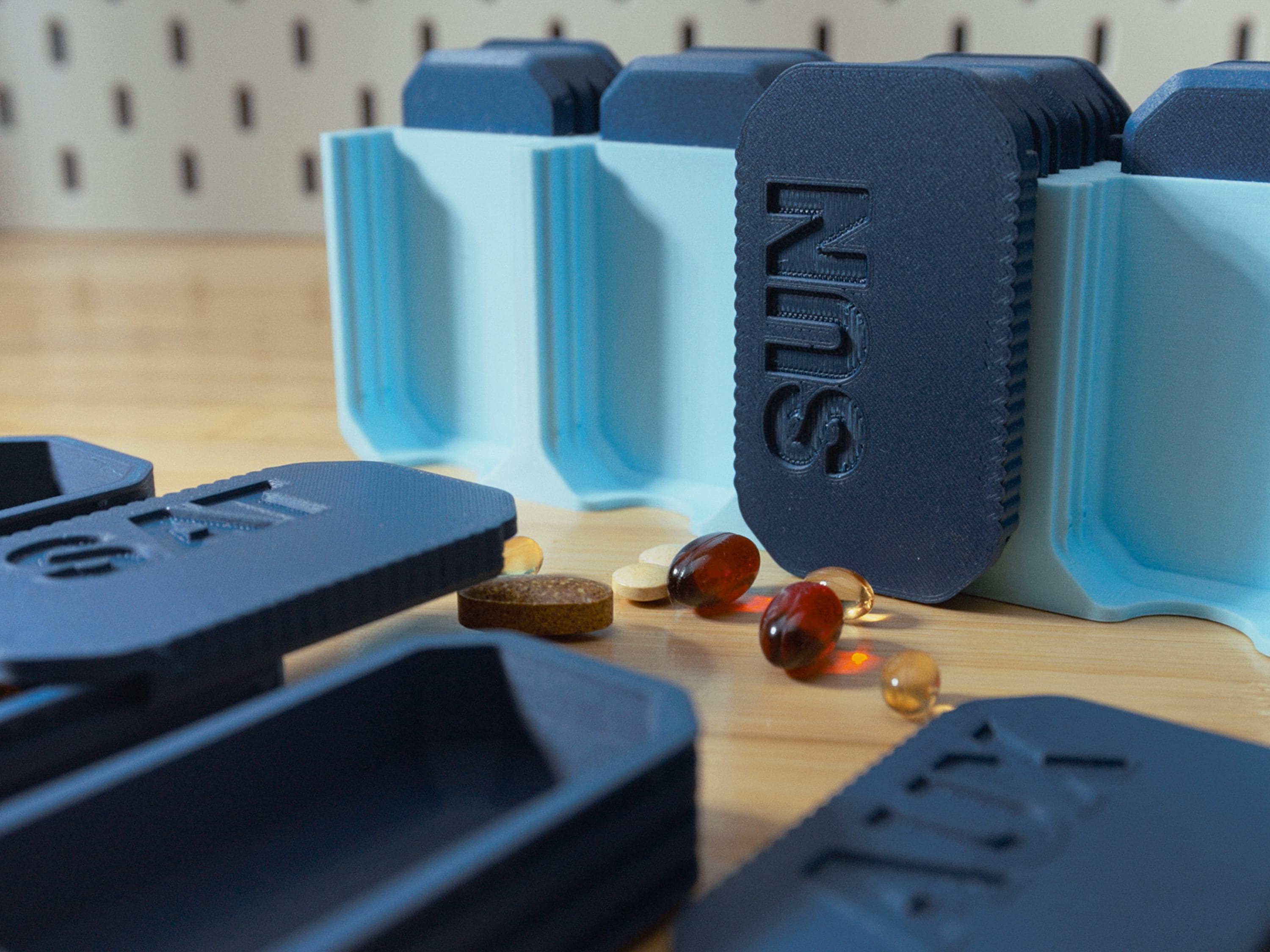 7 Day Pill Organizer | Weekly Pill Box with Removable Daily Capsules | Grab & Go Dispenser