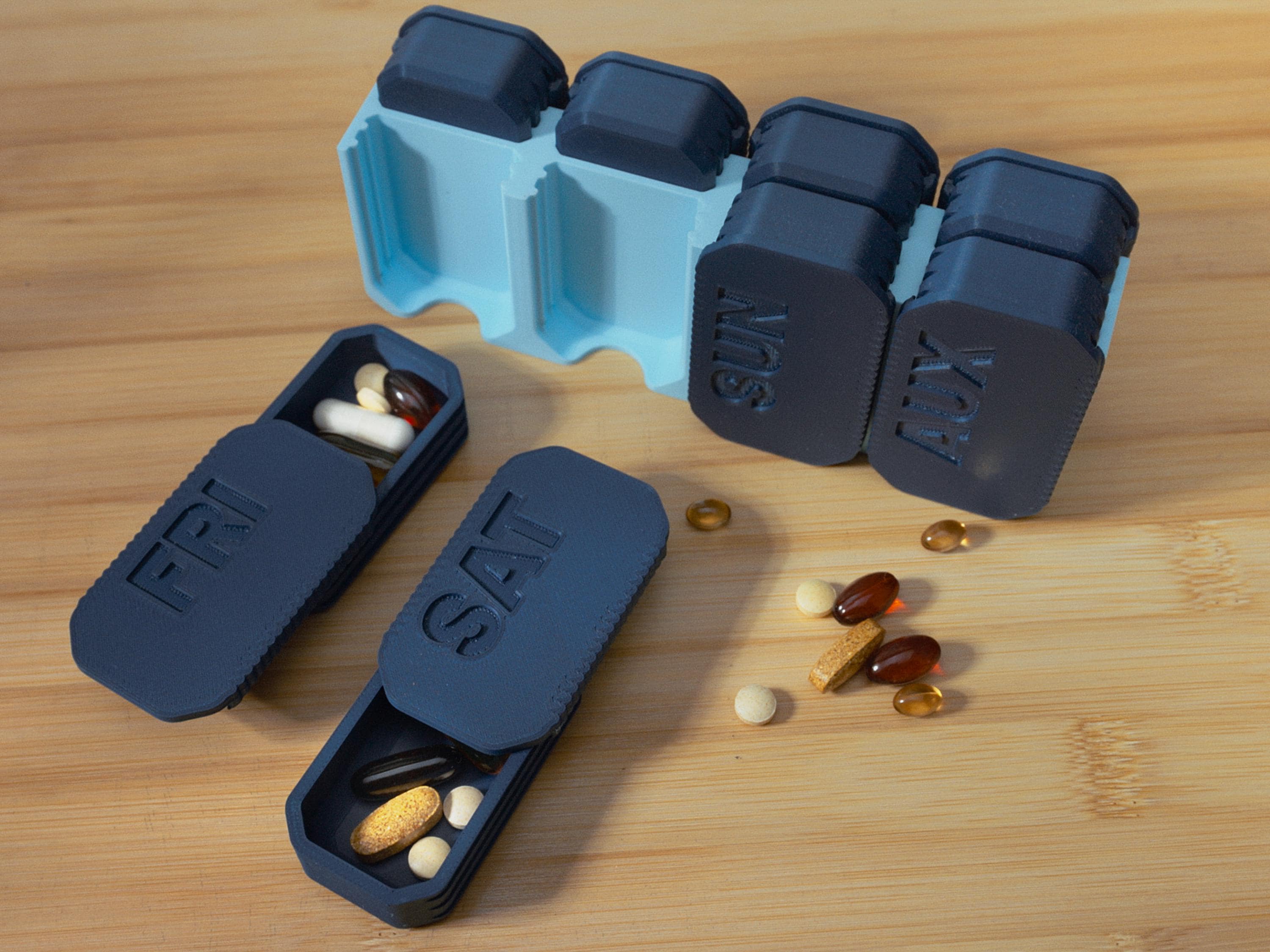 7 Day Pill Organizer | Weekly Pill Box with Removable Daily Capsules | Grab & Go Dispenser
