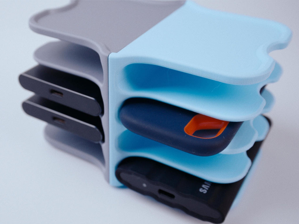 Universal & Compact Vertical SSD Holder for Up to 8 Solid State Drives