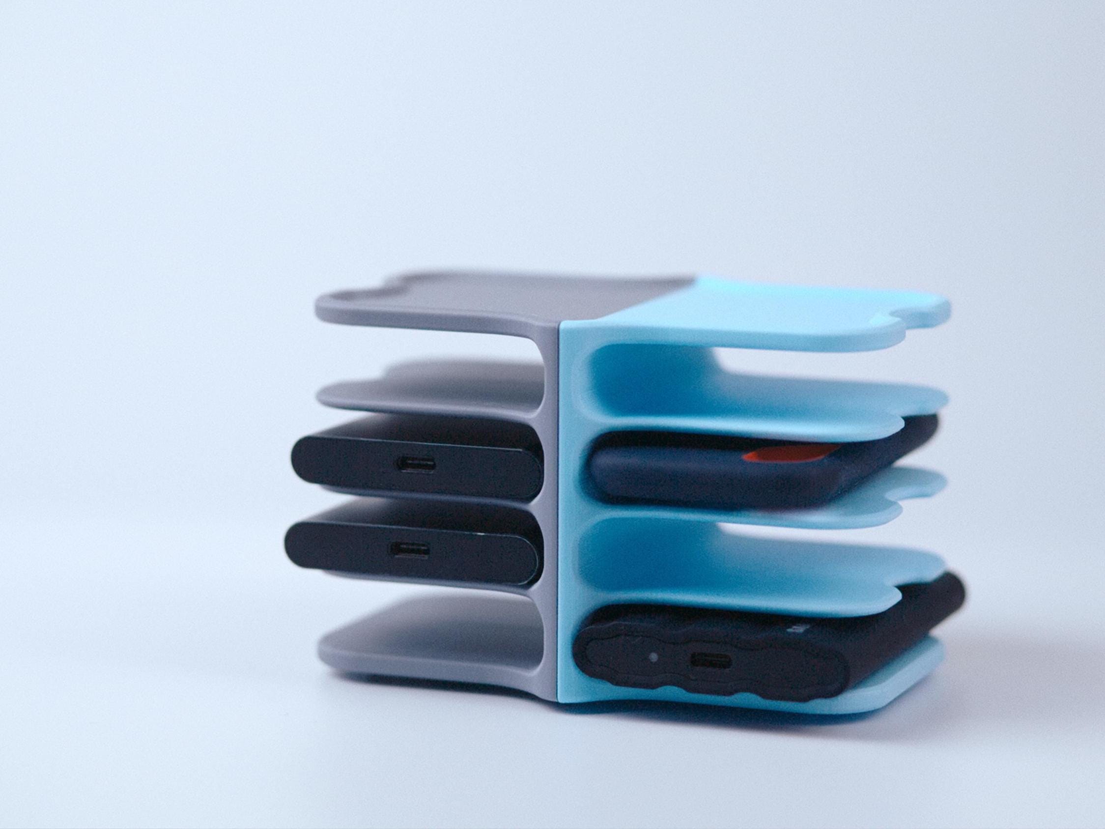 Universal & Compact Vertical SSD Holder for Up to 8 Solid State Drives