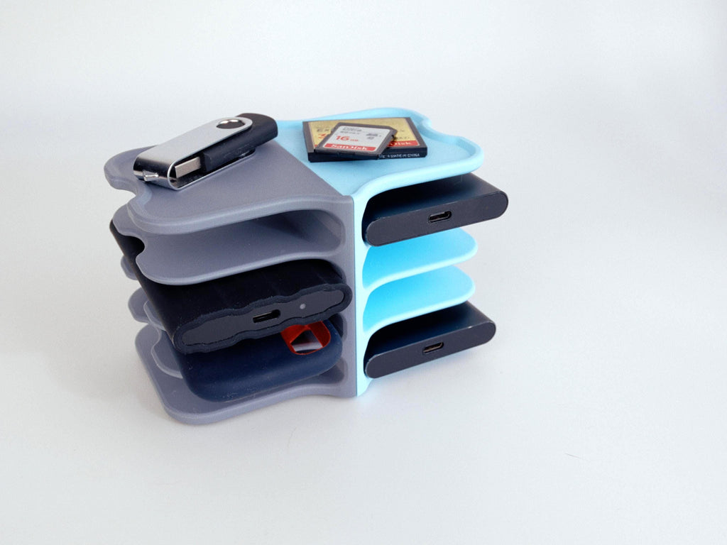 Universal & Compact Vertical SSD Holder for Up to 8 Solid State Drives